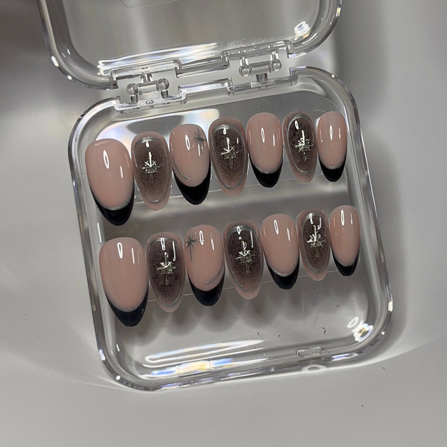 Black stars press on nails