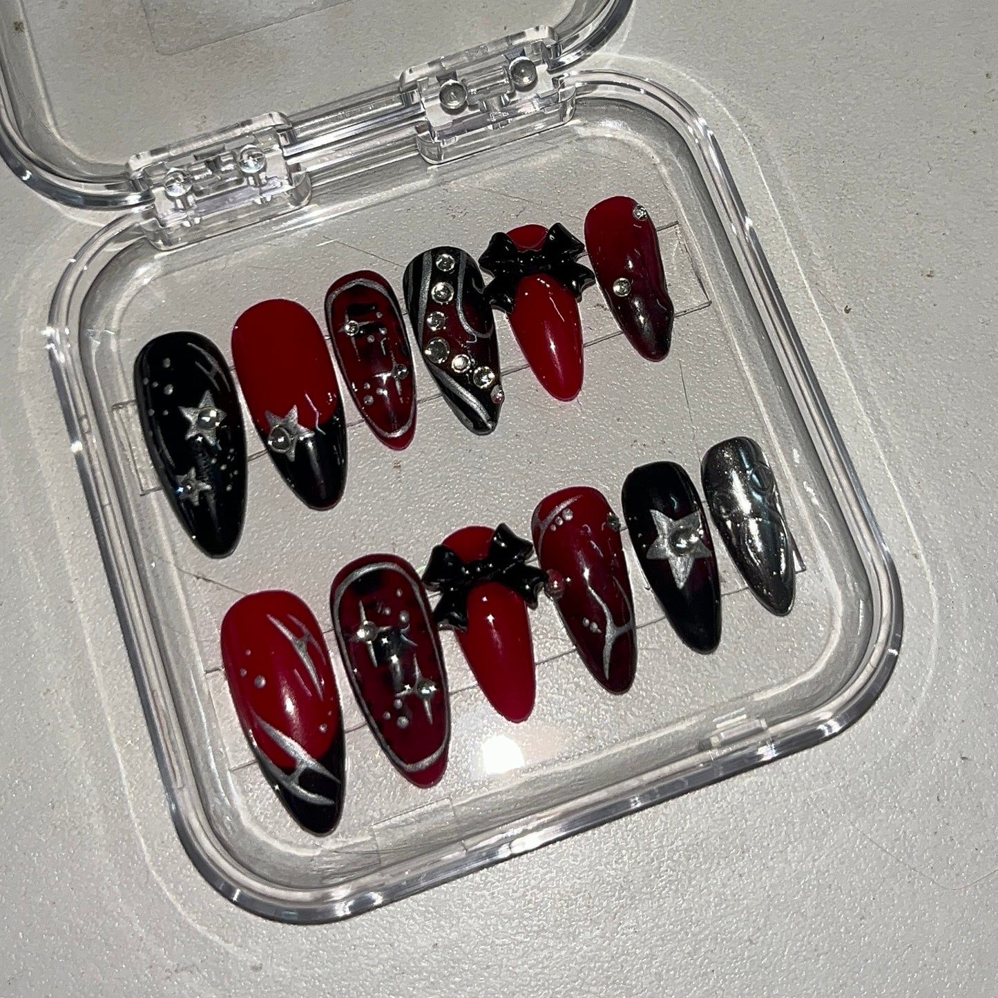 Dark Love press on nail