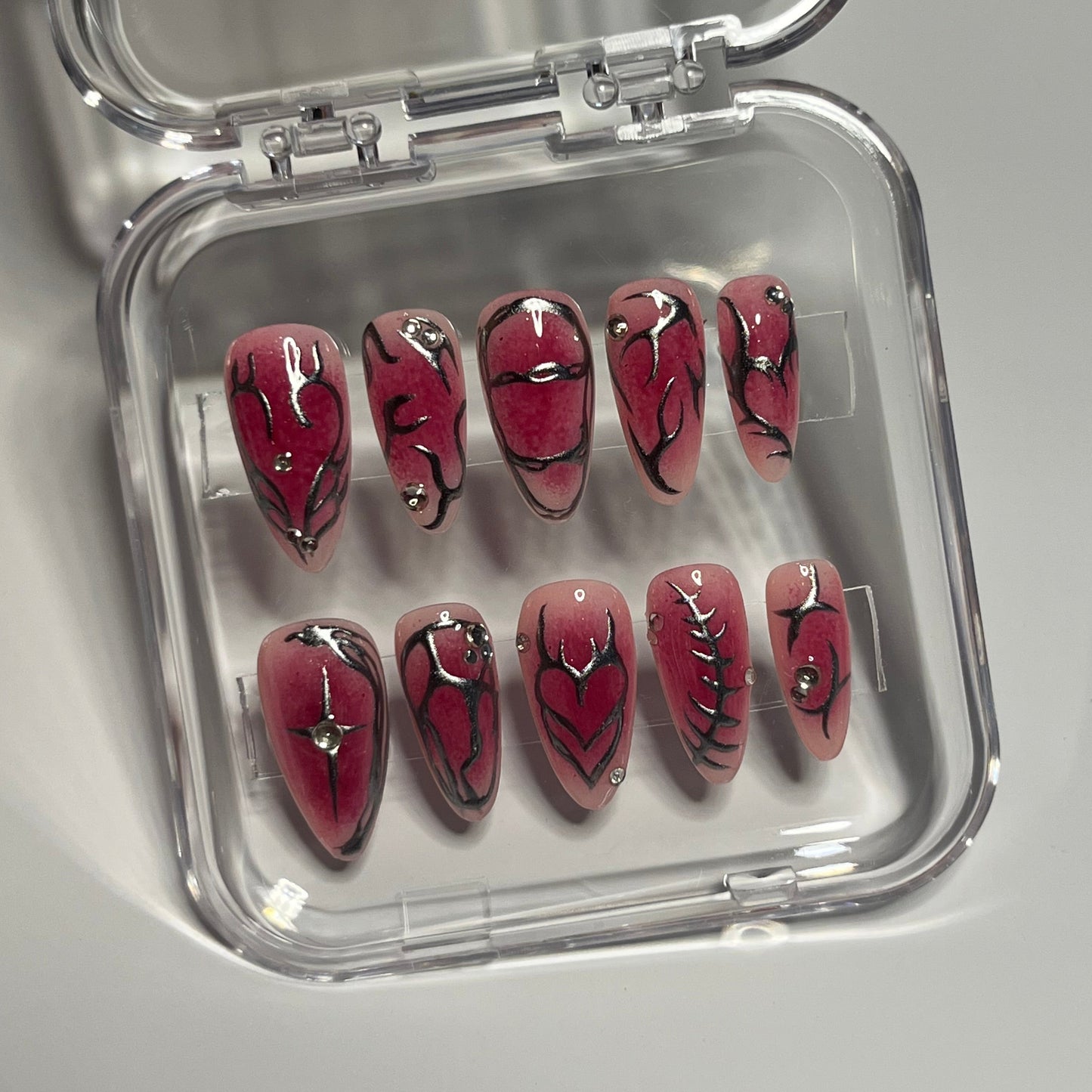 Crimson kiss press on nails