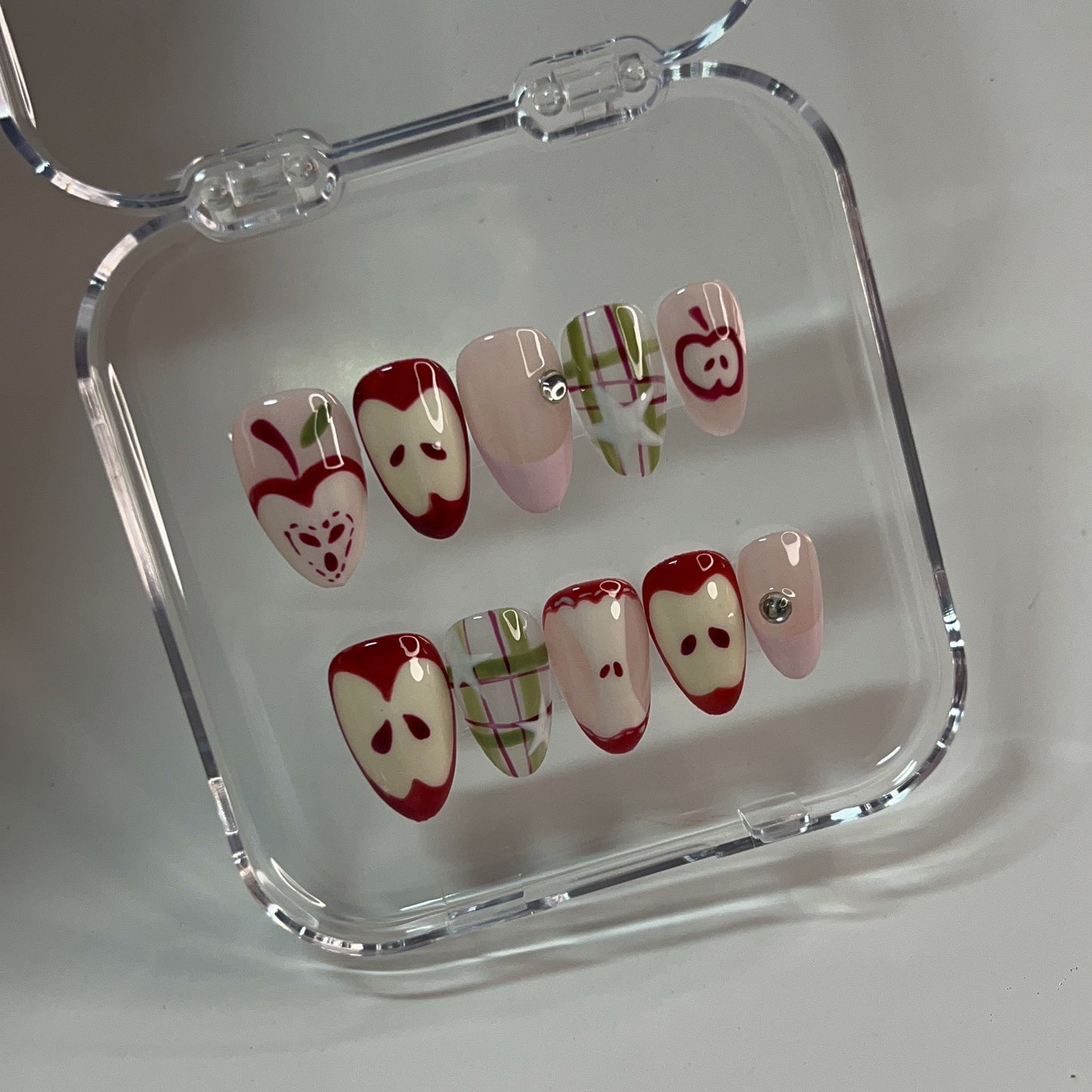 Applelicious press on nails